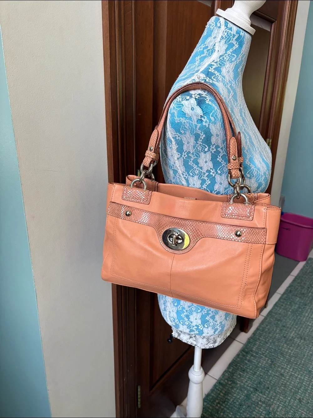 Coach Penelope Shoulder Bag Peach leather/snake skin trim Silvertone F16531 EUC